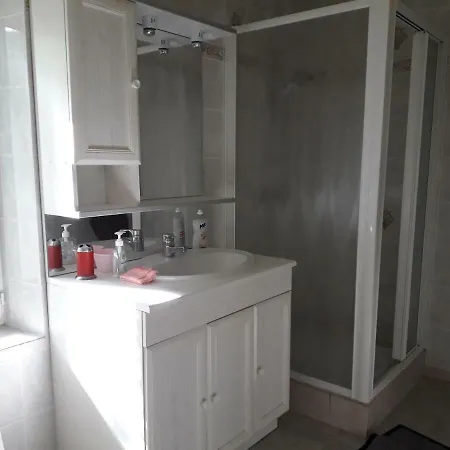 Maison plein pied dans bourg avec tous commerces Luçay-le-Mâle Extérieur photo