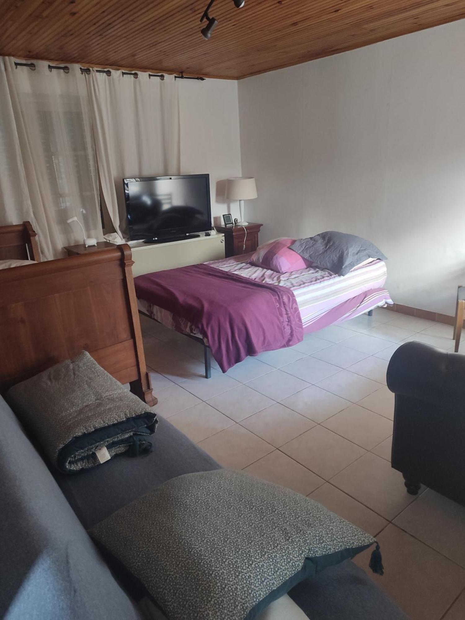 Maison Plein Pied Dans Bourg Avec Tous Commerces Hébergement de vacances *
